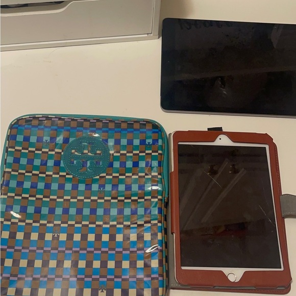 Tory Burch tablets holder protecting your iPads.chic and stylish - Picture 4 of 12